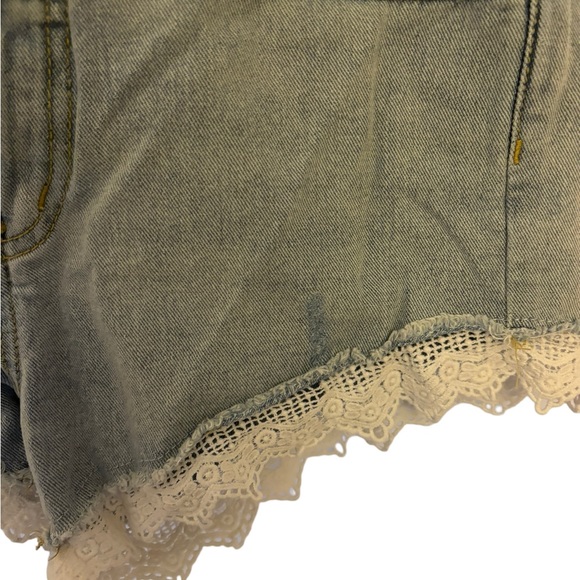 Free People Cut Off Denim‎ Booty Shorts with Frills Size 26 Waist (US 2) - Picture 4 of 9